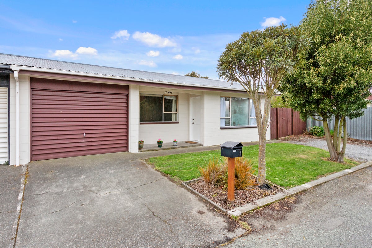 2/4 Deejay Lane, Spreydon, Christchurch - Carousel 1