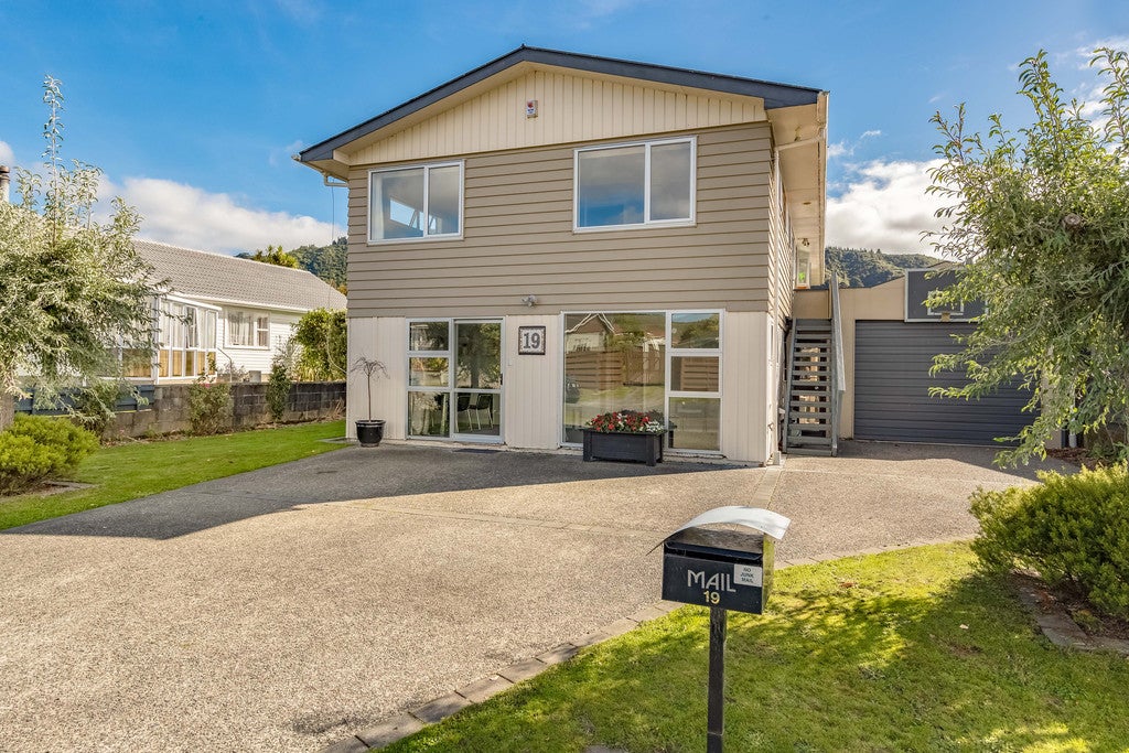 19 Kentucky Street, Totara Park, Upper Hutt - Carousel 2