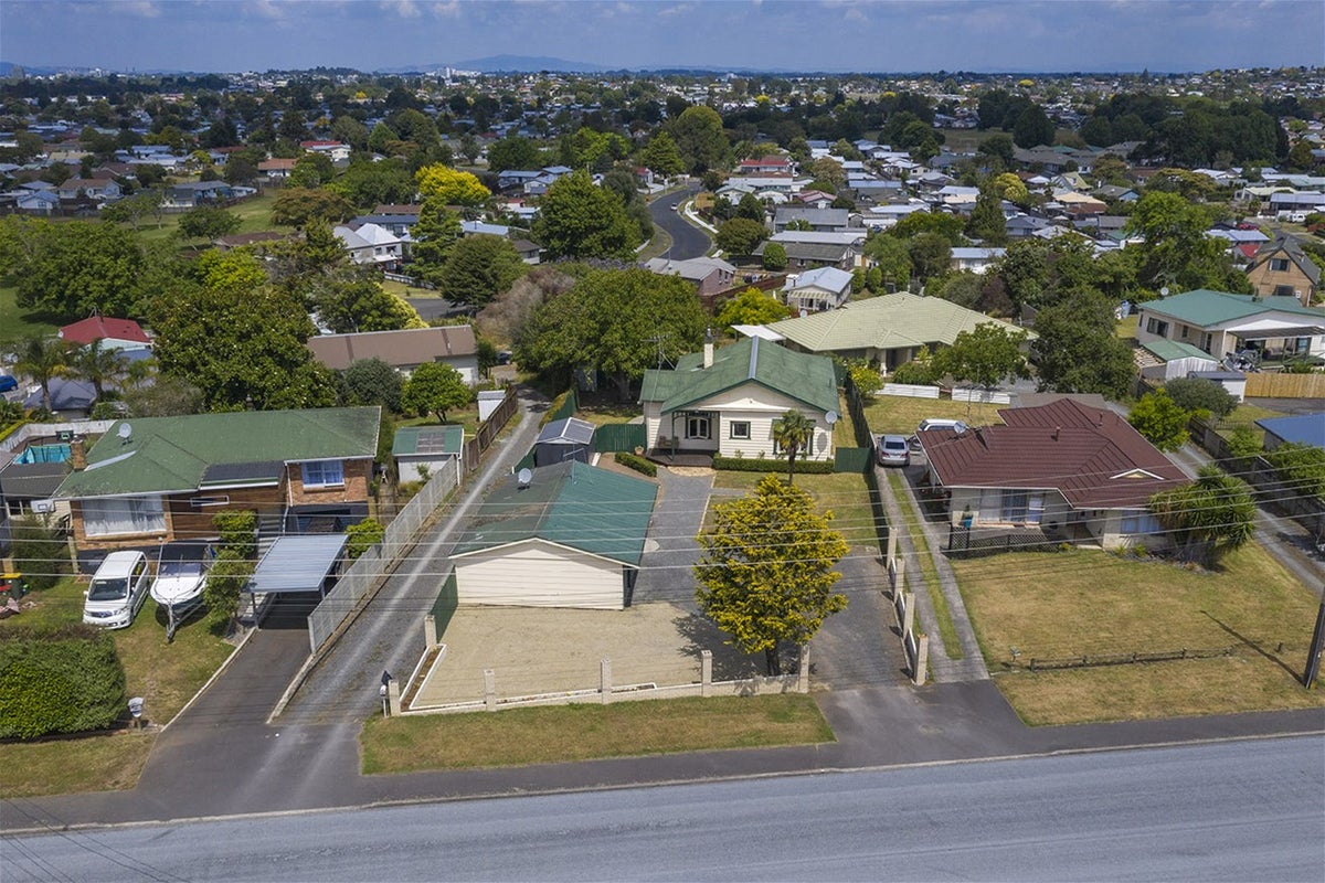 21 Baverstock Road, Nawton, Hamilton - Carousel 1