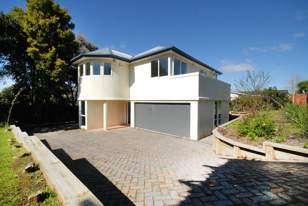 2/42 Holland Road, Fairfield, Hamilton - Carousel 1