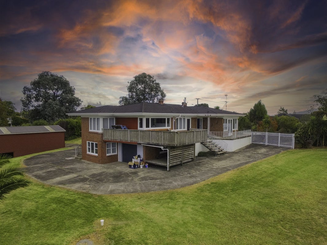 297 Point View Drive, Shamrock Park, Auckland - Carousel 1