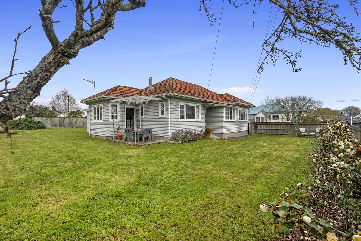 68 Cook Street, Hamilton East, Hamilton - Carousel 1