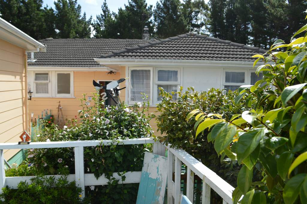 32 Bellona Place, Cannons Creek, Porirua - Carousel 1