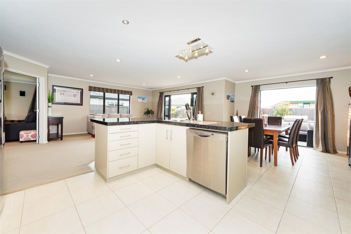 11 Wakefield Place, Rototuna North, Hamilton - Carousel 10