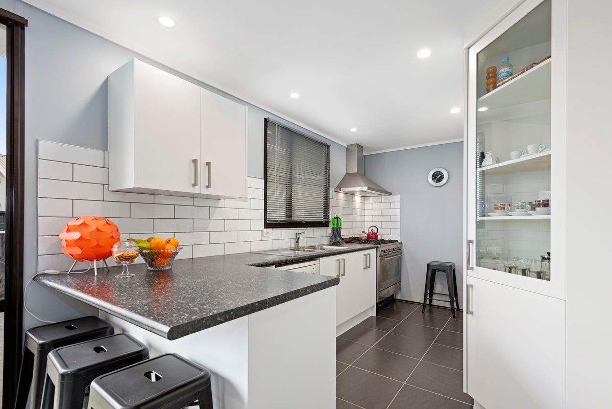 9A MCMANAWAY GR, STOKES VALLEY, LOWER HUTT - Carousel 2