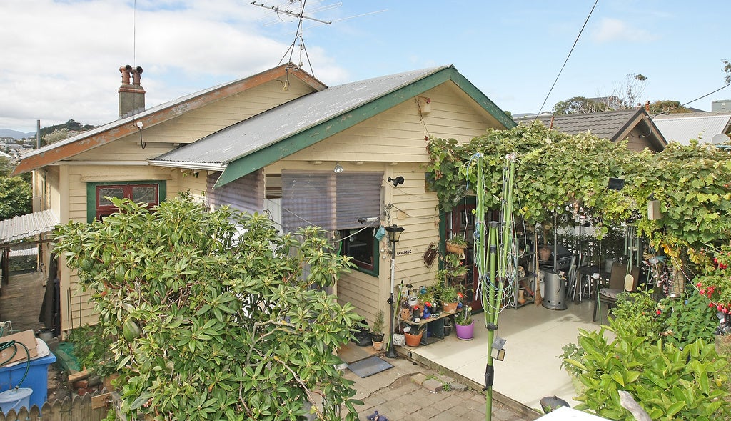 303 Adelaide Road, Newtown, Wellington - Carousel 1