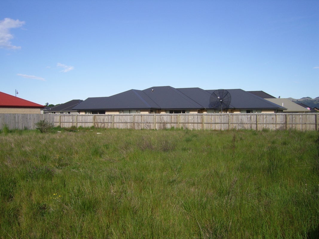11 Date Crescent, Aidanfield, Christchurch - Carousel 1