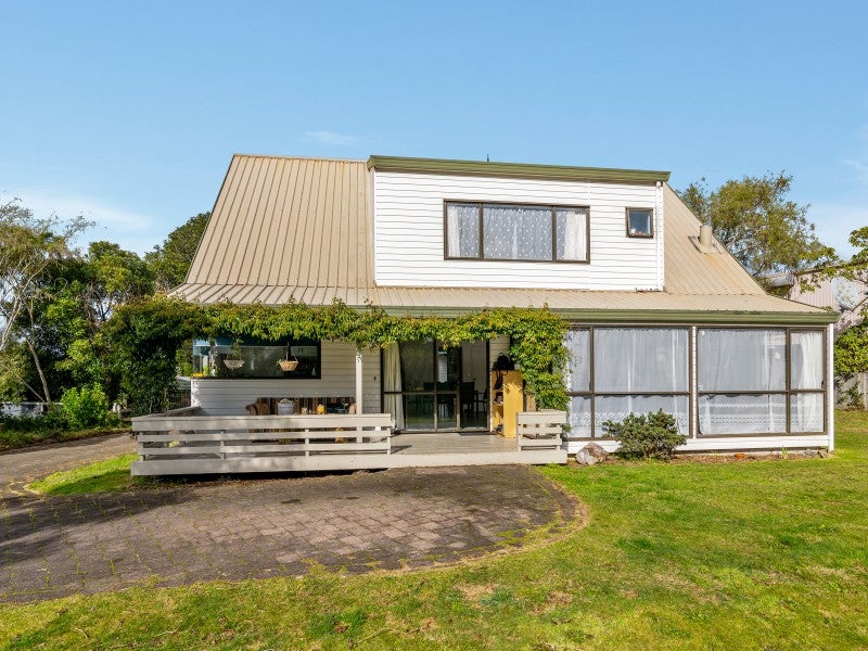 4 Tirita Street, Kawaha Point, Rotorua - Carousel 2