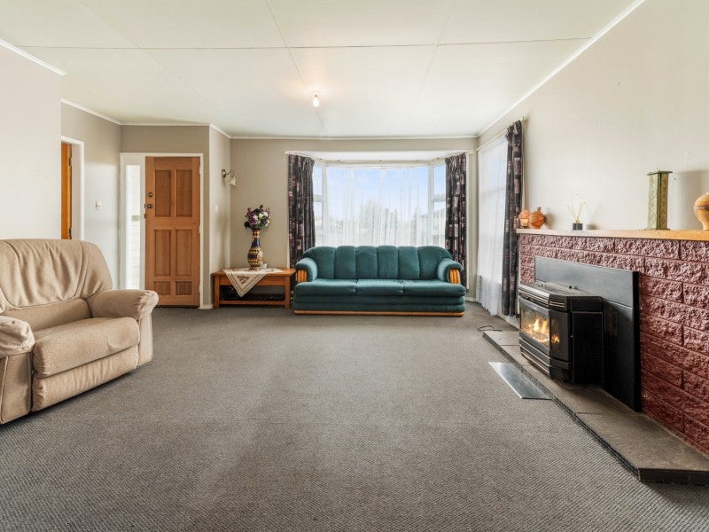 18 Fenruss Street, Fairy Springs, Rotorua - Carousel 2