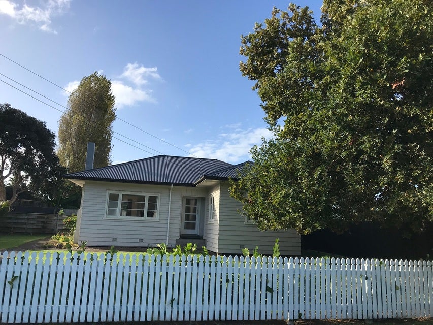 20 Rata Street, Oneroa, Waiheke Island - Carousel 1