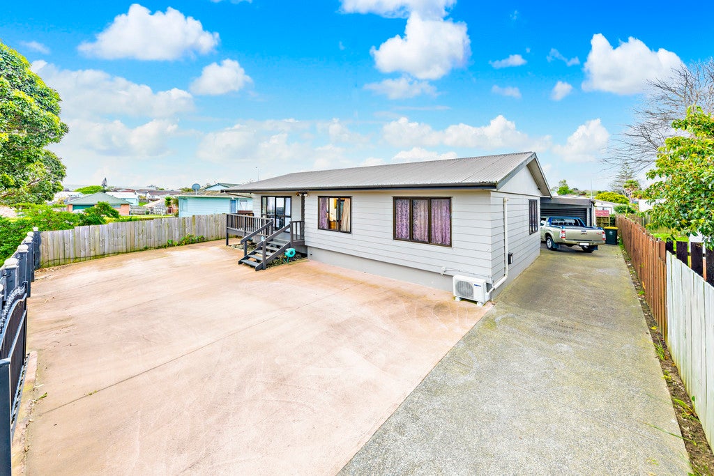 4 Cottrell Place, Clendon Park, Auckland - Carousel 2