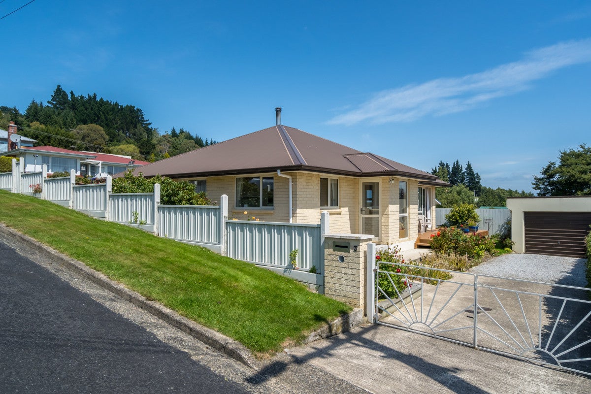 3 Loudon Street, Green Island, Dunedin - Carousel 1