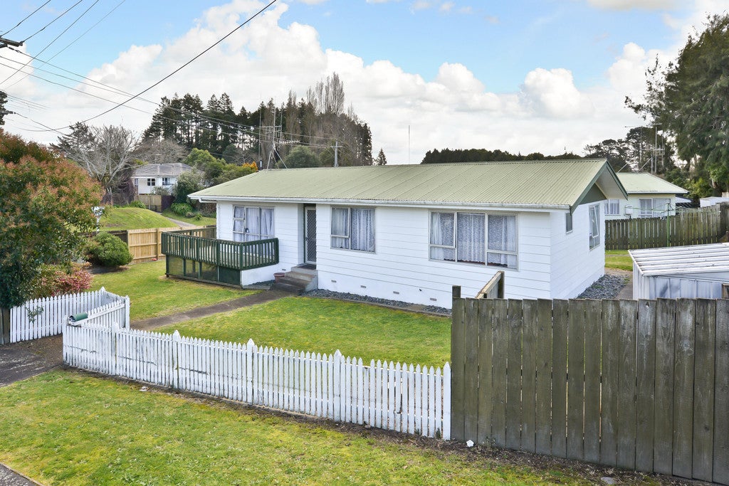 79 Peacockes Road, Fitzroy, Hamilton - Carousel 1