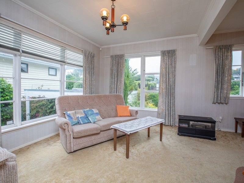 27 Ngatitoa Street, Tawa, Wellington - Carousel 2