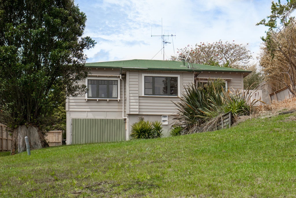 18A East Street, Raglan - Carousel 1