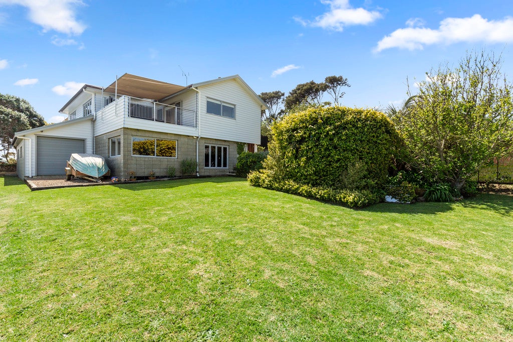 20 Pacific Parade, Surfdale, Waiheke Island - Carousel 1