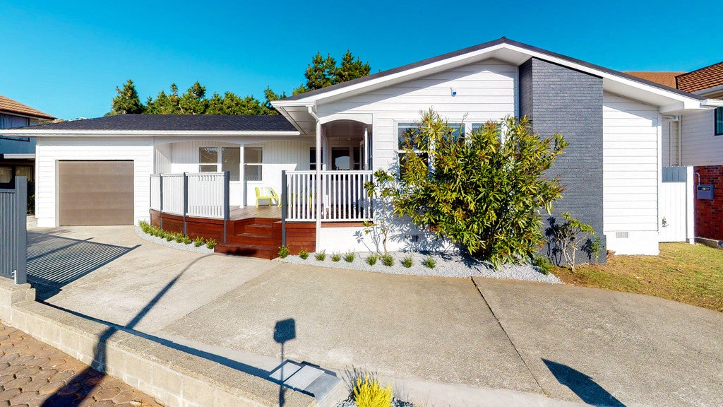 34 Westview Grove, Miramar, Wellington - Carousel 2