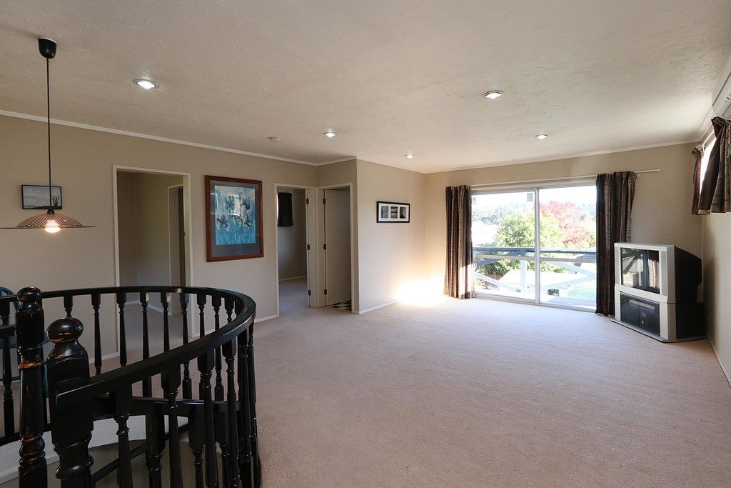 24 Lowry Crescent, Stokes Valley, Lower Hutt - Carousel 20