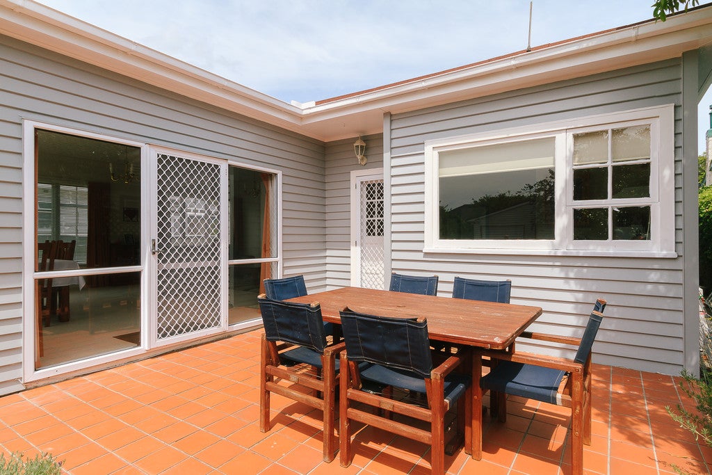 23 Saint Ronans Avenue, Waterloo, Lower Hutt - Carousel 2