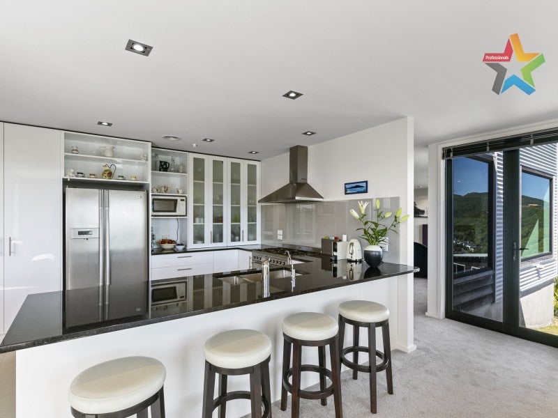 1 Mewburn Rise, Karori, Wellington - Carousel 2