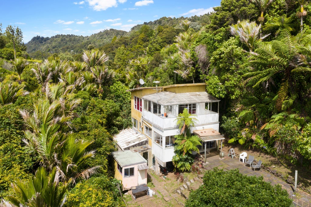 5 Cascade Avenue, Waiatarua, Auckland - Carousel 2