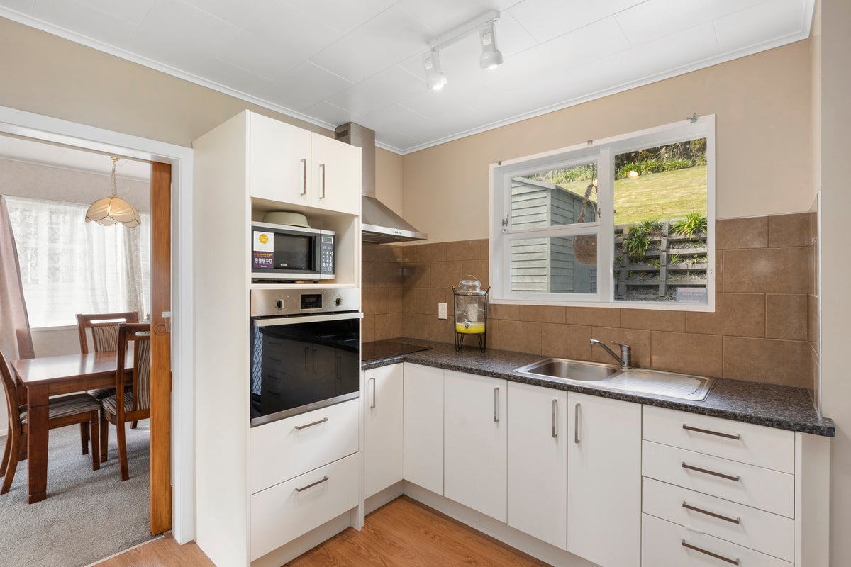 128 Major Drive, Kelson, Lower Hutt - Carousel 2