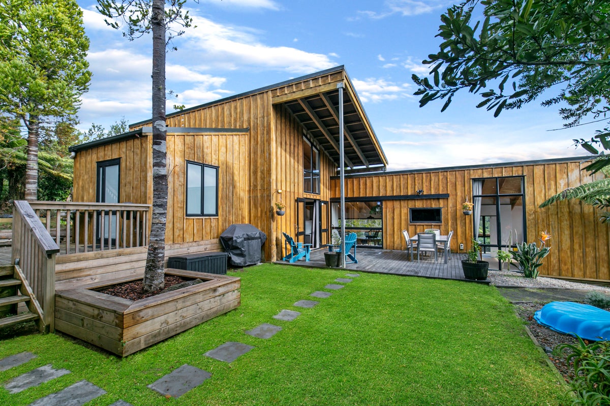 113 Lone Kauri Road, Karekare, Auckland - Carousel 1