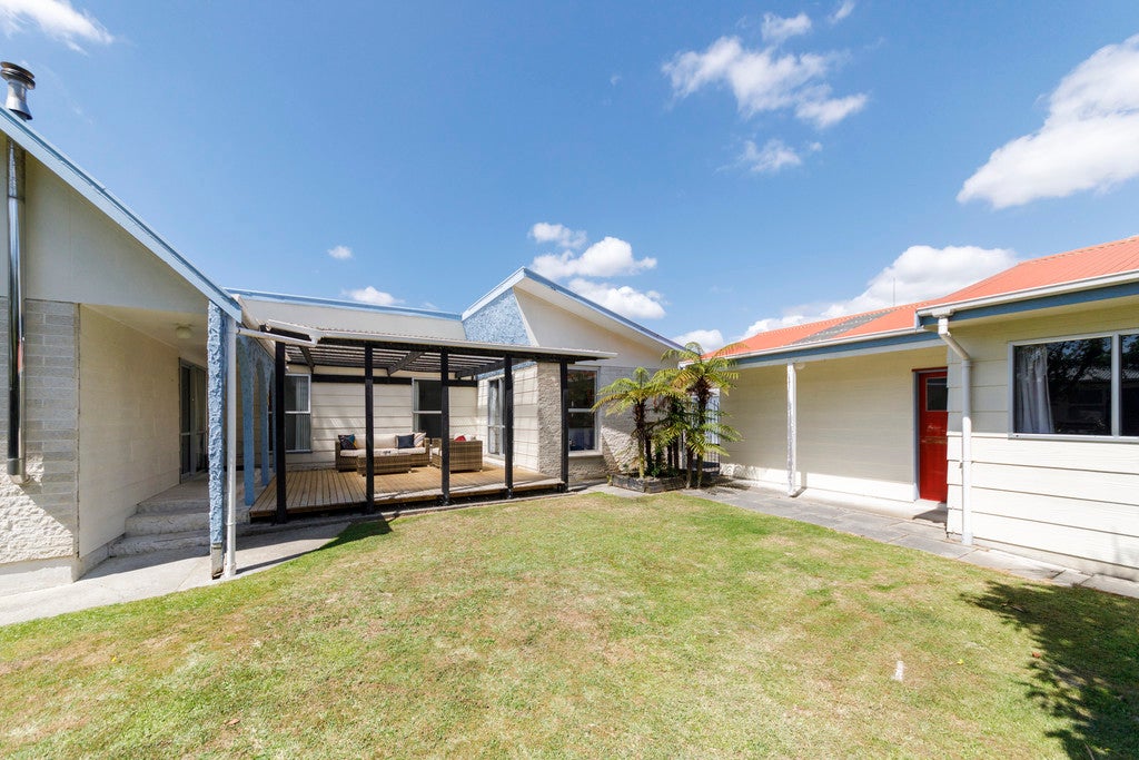 2/4 Hampden Street, Awapuni, Palmerston North - Carousel 2