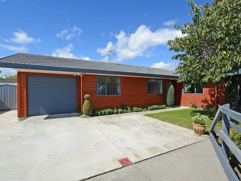 35A SHERIDAN CRES, TRENTHAM, UPPER HUTT - Carousel 1
