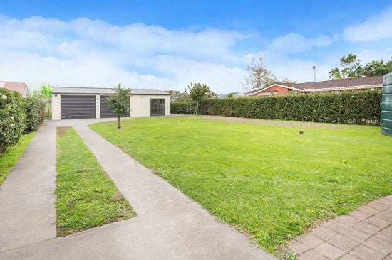 4 Monument Road, Papakura - Carousel 2