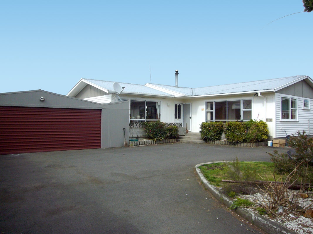 12 Joanna Place, Deanwell, Hamilton - Carousel 1