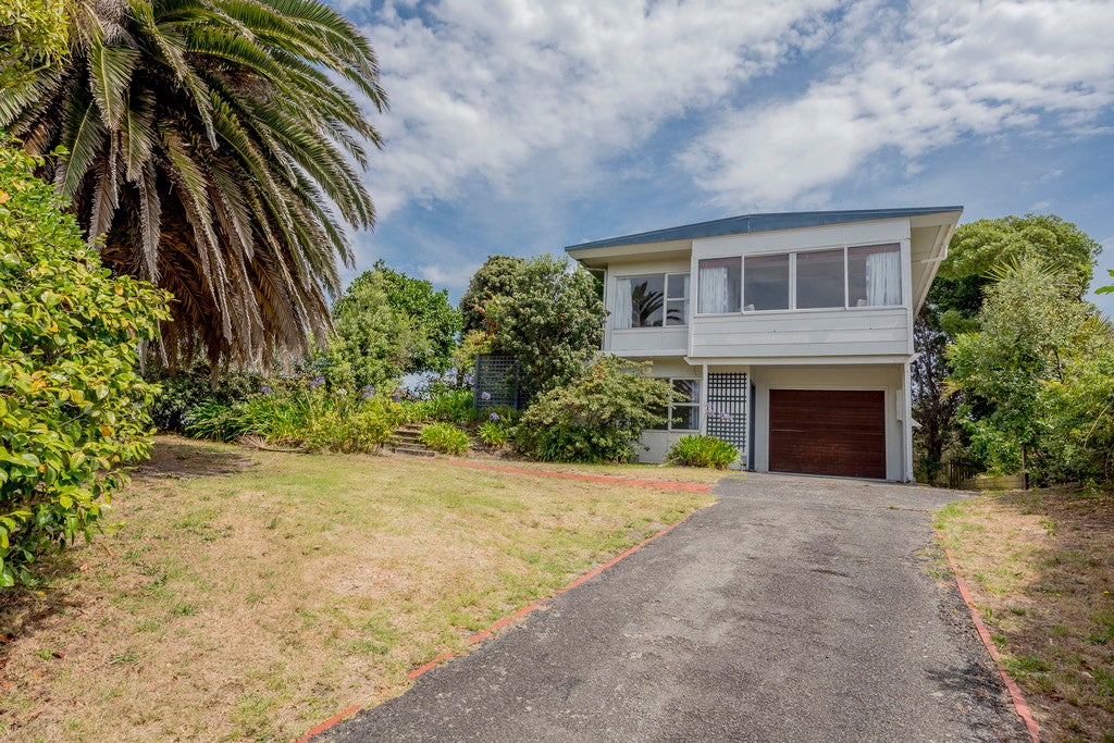 20 Hughes Street, Waikanae Beach, Waikanae - Carousel 1
