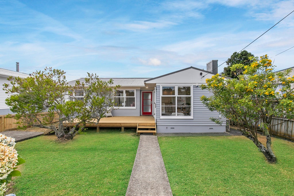 21 Tramway Road, Beach Haven, Auckland - Carousel 1