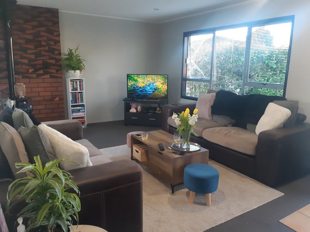 16 Gloaming Place, Conifer Grove, Takanini - Carousel 2