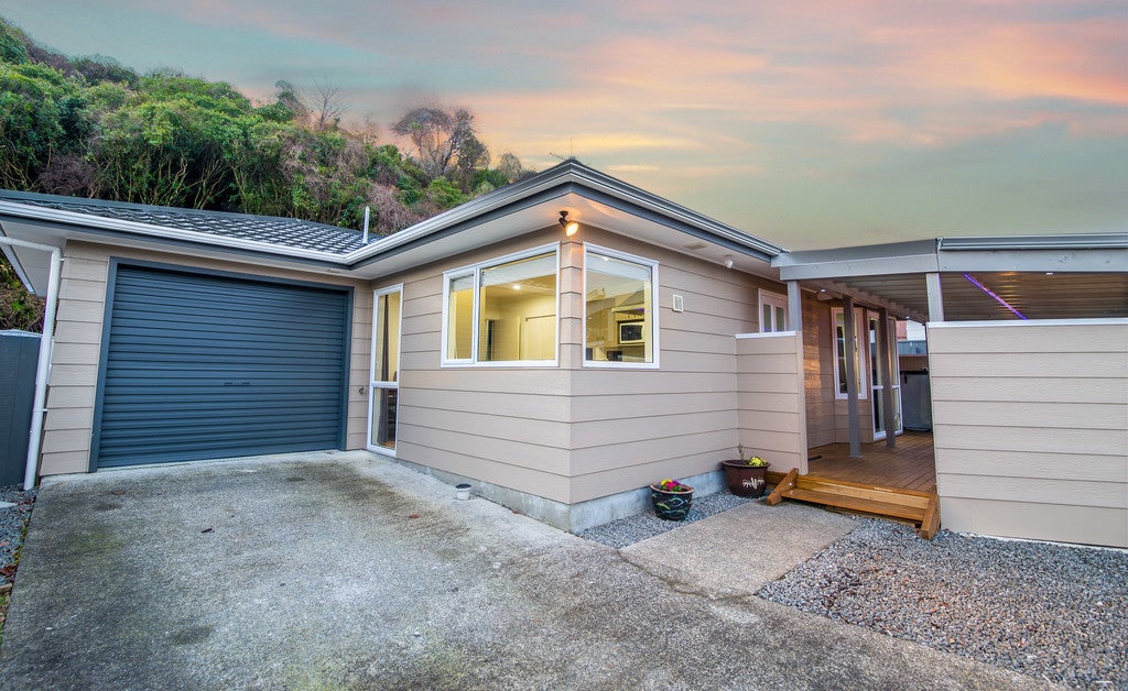 10 Tulsa Grove, Totara Park, Upper Hutt - Carousel 2
