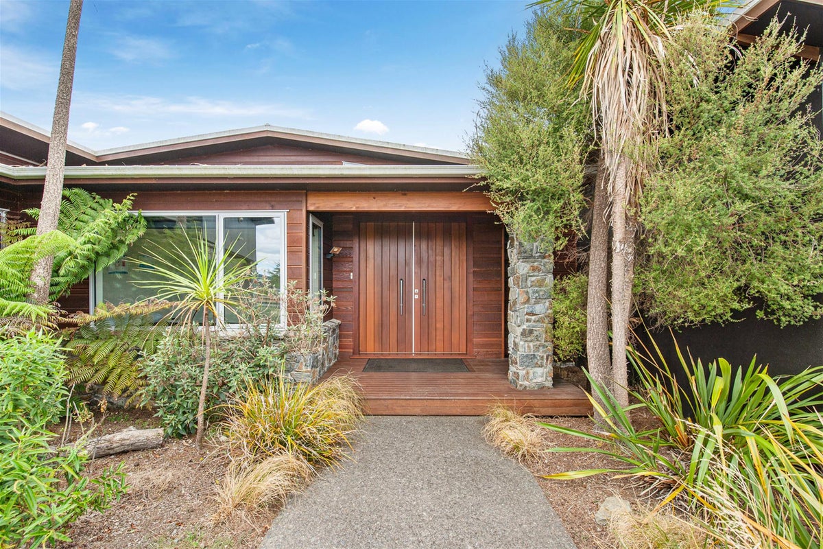 12 Montgomery Crescent, Kinloch, Taupo - Carousel 2