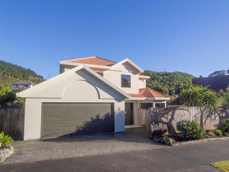 14 Myers Grove, Churton Park, Wellington - Carousel 1