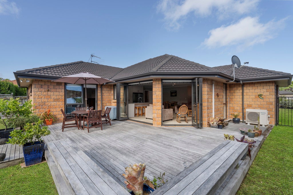 18 Fern Place, Beachlands, Auckland - Carousel 2