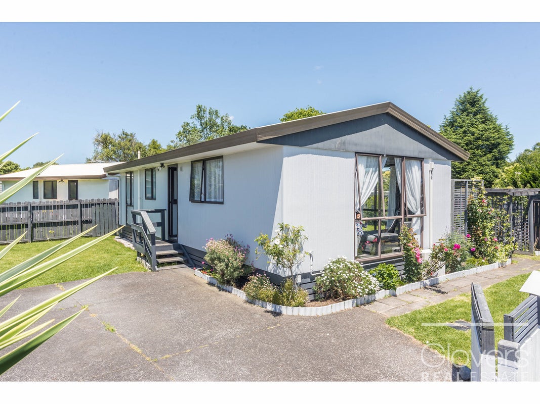 4/8 Ireland Place, Ranui, Auckland - Carousel 1