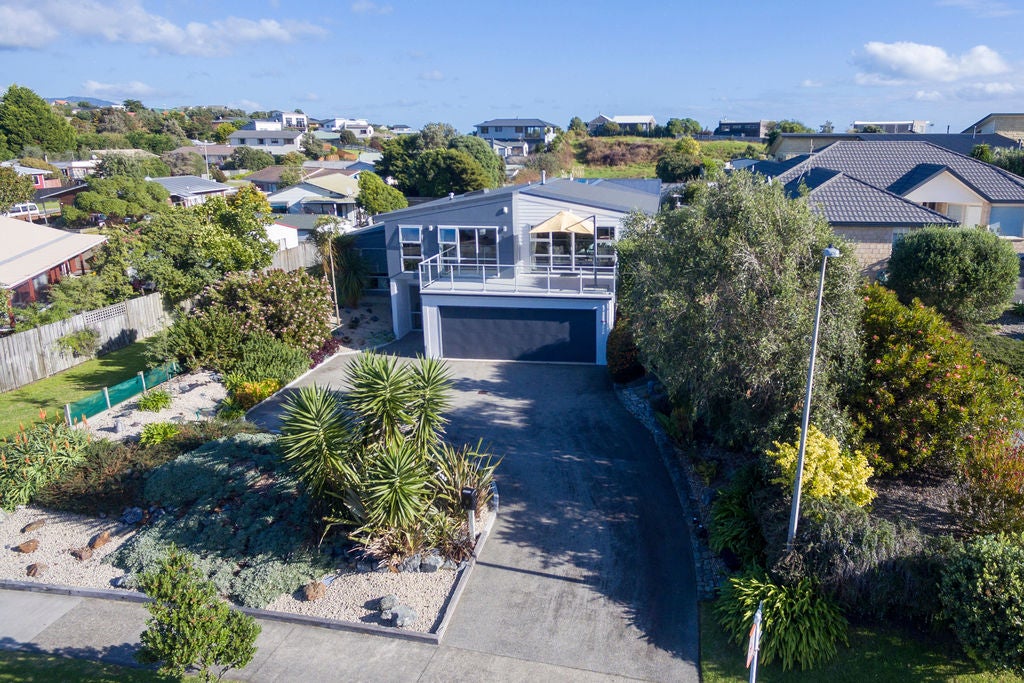 8 Barrett Drive, Waikanae Beach, Waikanae - Carousel 1