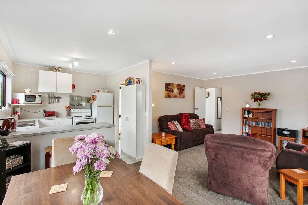 2/144 Lynwood Road, New Lynn, Auckland - Carousel 1