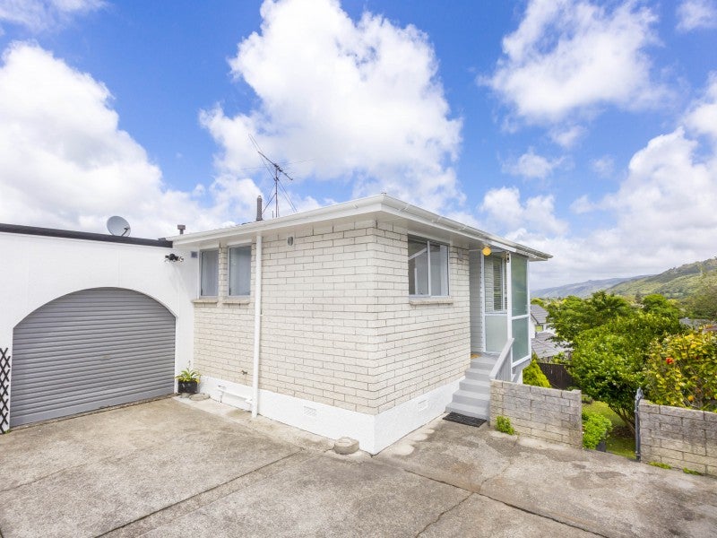 35B Roband Crescent, Brown Owl, Upper Hutt - Carousel 2