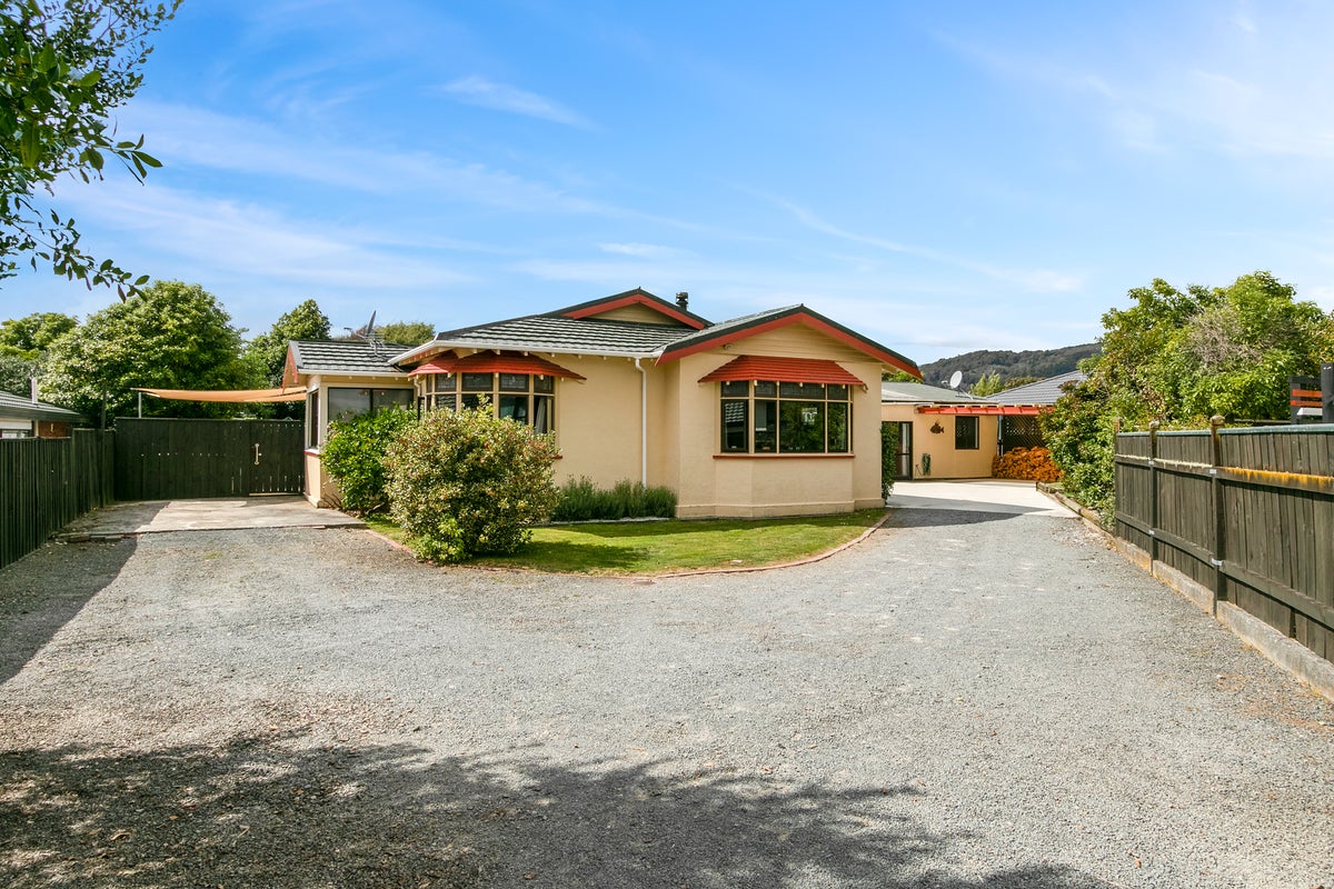21 Liverpool Street, Trentham, Upper Hutt - Carousel 1