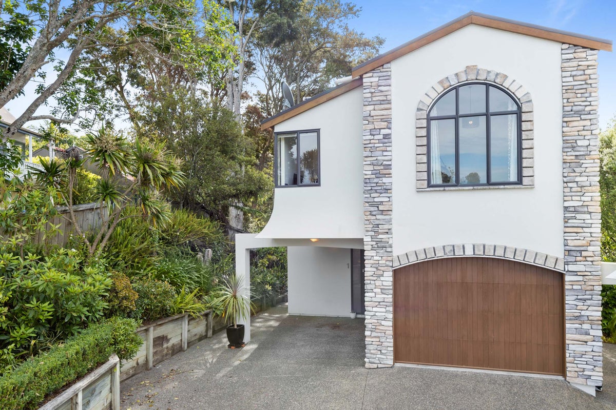 1/12 Herons Way, Northcote, Auckland - Carousel 1
