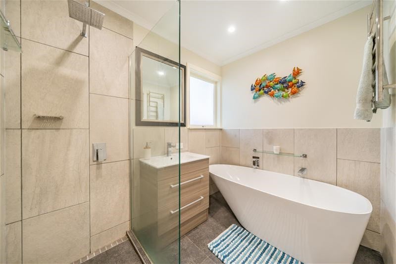 8 Sunny Grove, Wainuiomata, Lower Hutt - Carousel 19