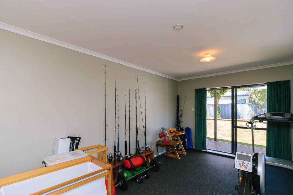 6 Field Street, Silverstream, Upper Hutt - Carousel 14