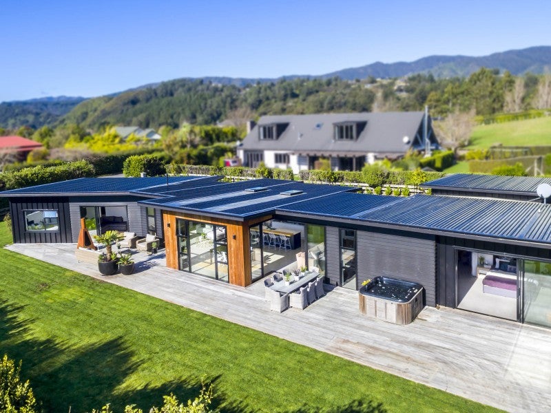 46A Emerald Hill Drive, Birchville, Upper Hutt - Carousel 1