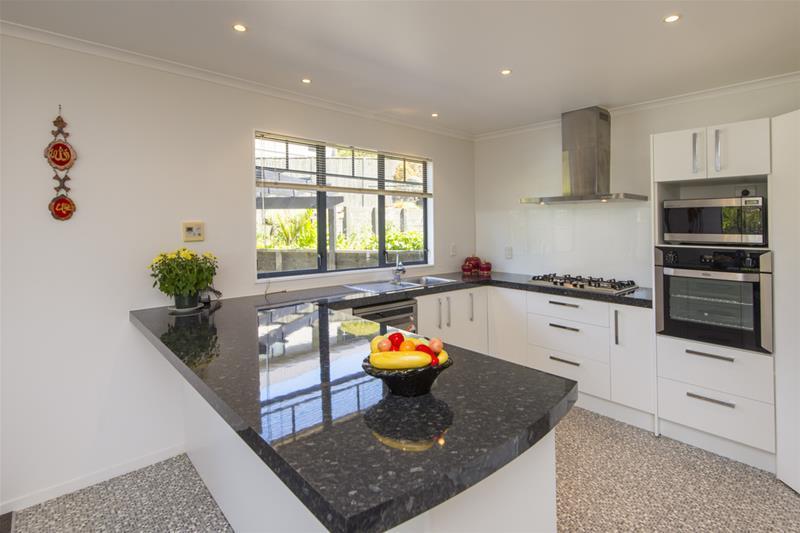 3 Erlestoke Crescent, Churton Park, Wellington - Carousel 2
