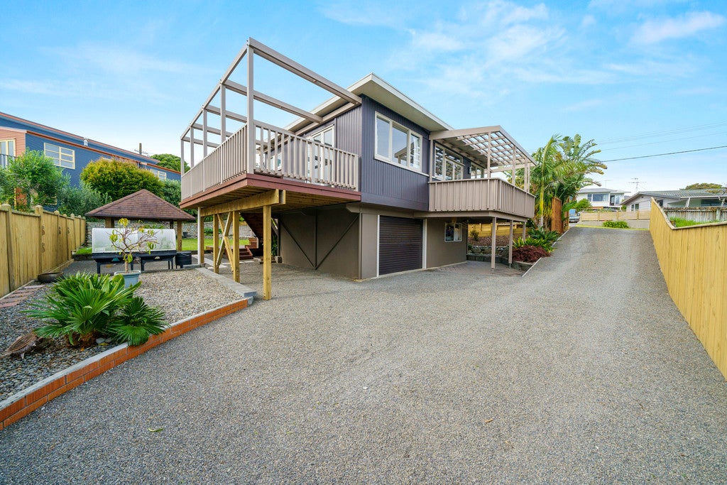 1 Kawau Grove, Waikanae Beach, Waikanae - Carousel 2
