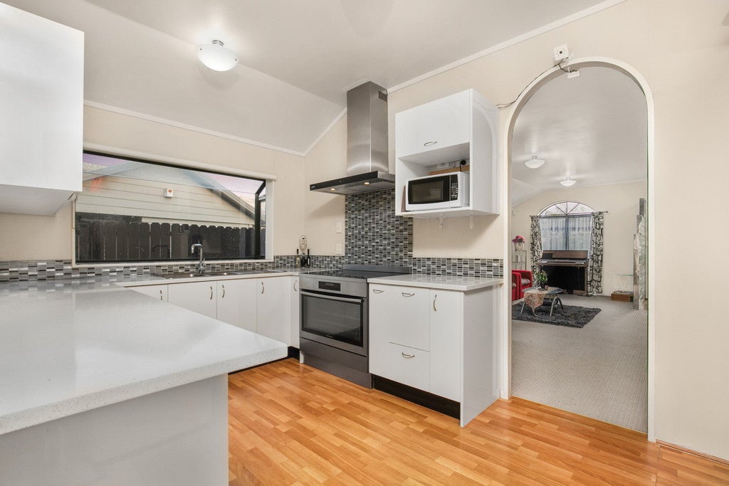 32 Randwick Place, Randwick Park, Auckland - Carousel 2